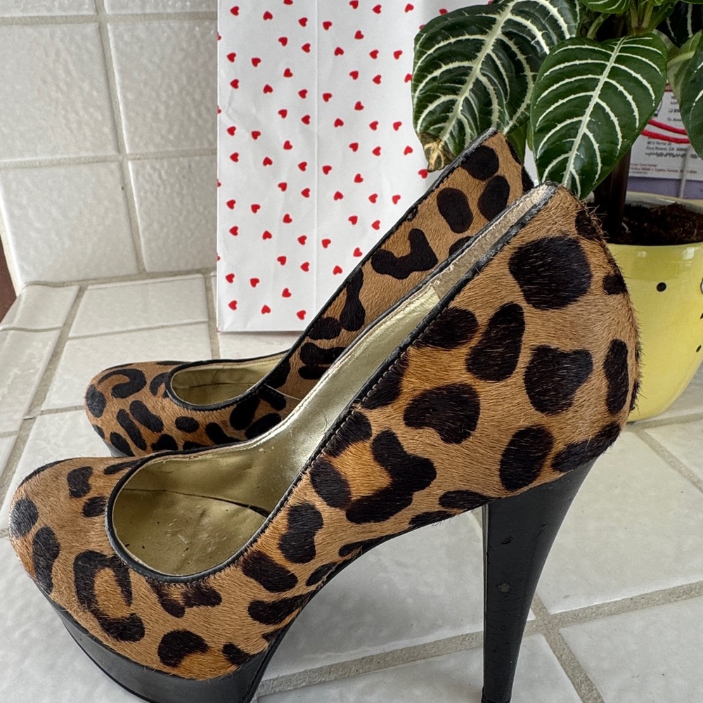 GUESS Leopard-Print High Heel Pumps in Brown and Black - Picture 5 of 5